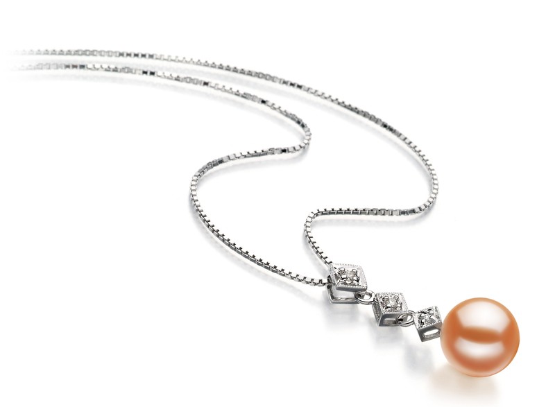 pearl pendant necklace