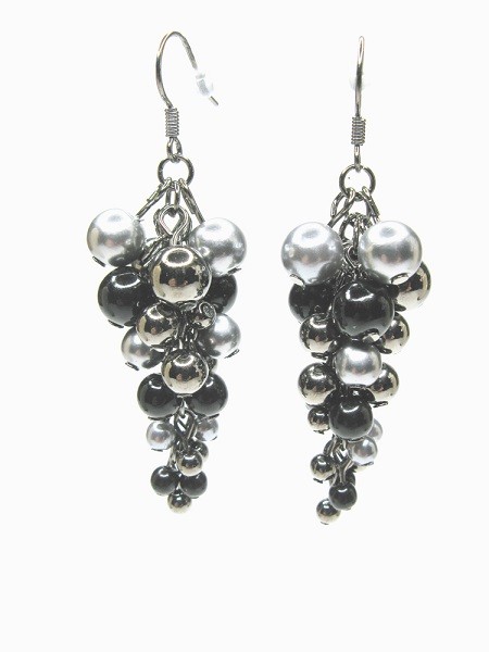 sophisticated black pearl earrings