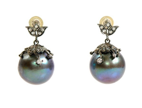 black pearl earrings