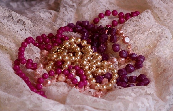 pink pearl necklace