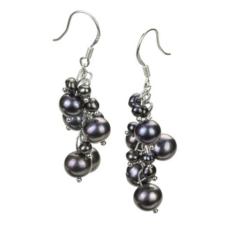 pair of pearl drop earrings in black