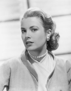grace kelly wearing pearls