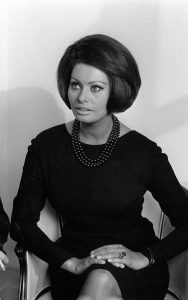 sophia lauren wearing pearls