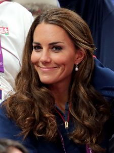 kate middleton wearing pearls
