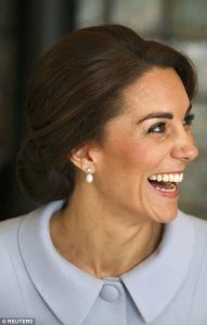 Kate Middleton trägt Perlen