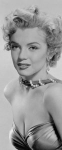 how to wear pearls like marilyn monroe