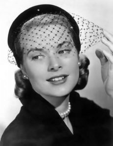 grace kelly wearing pearl set