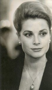 grace kelly wearing pearls