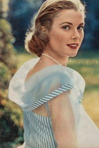 grace kelly wearing pearls on screen