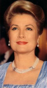 grace kelly wearing white pearl earrings