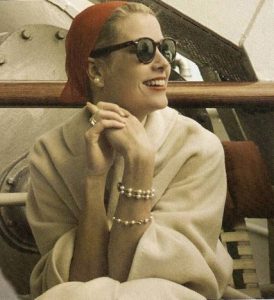 grace kelly wearing pearl set
