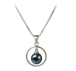 black pearl pendant for fall outfits