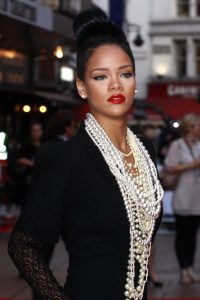 modern chunky pearl necklace