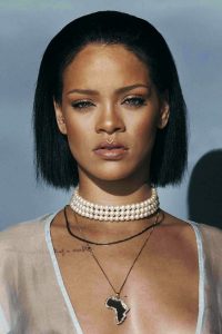 Rihanna trägt Perlschetten-Halskette