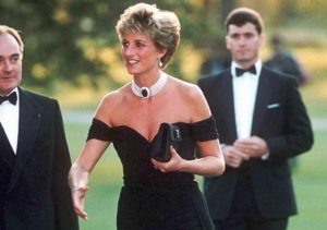 Prinzessin Diana trägt Perlen