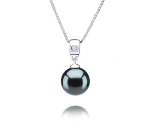 black pearl pendant necklace