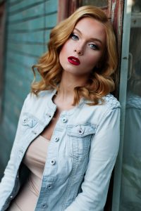 makeup wearing pearls