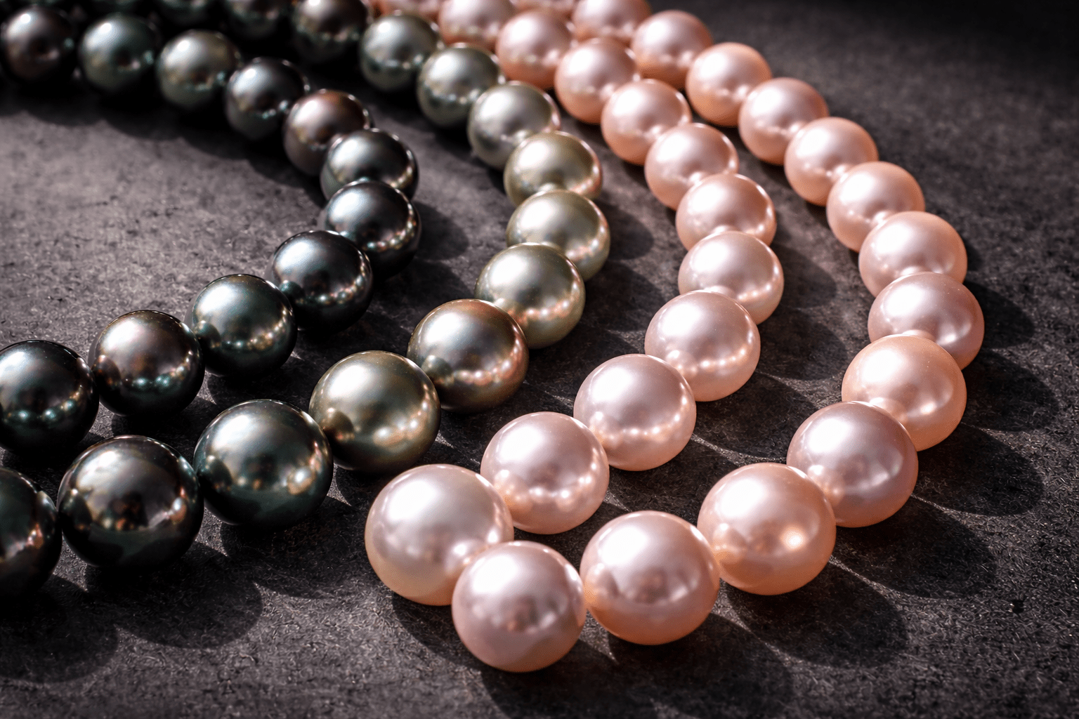 pearlsonly-blog-98-image-4-pearl - Farbige Perlen überholen Weiß in den Perlentrends 2026 - Perlenschmuck - pearlsonly