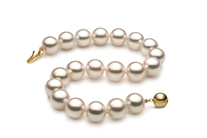 Armreifen mit weißen, 8.5-9mm großen Janischen Akoya Perlen in Hanadama - AAAA-Qualität