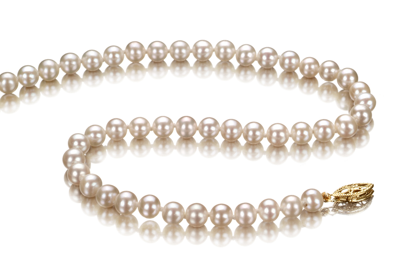 Halskette mit weißen, 5-5.5mm großen Süßwasserperlen in AA-Qualität , Katharina
