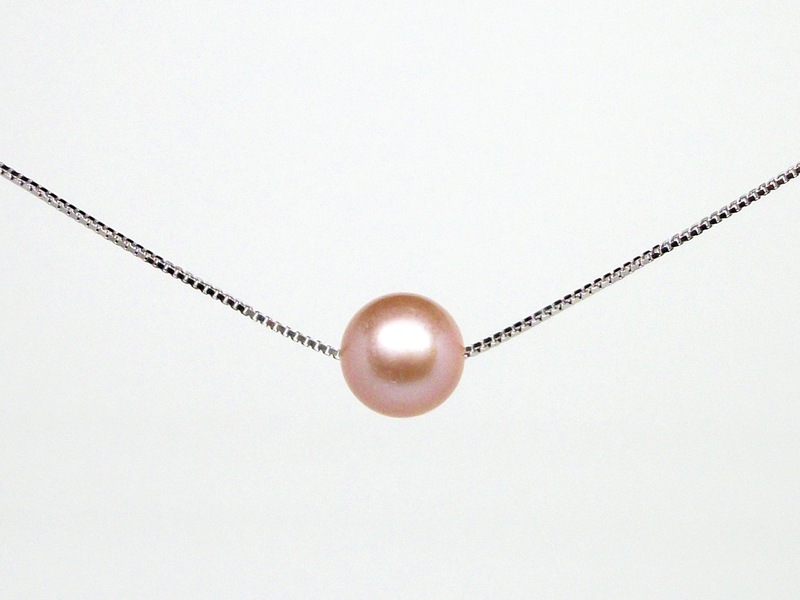 10-10.5mm AAAA Quality Freshwater Cultured Pearl Pendant in Pink