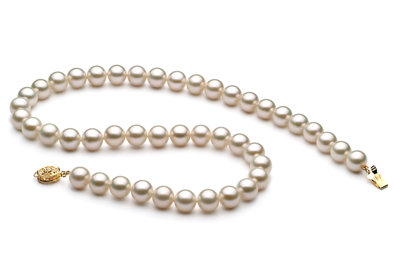 Halskette mit weißen, 8-9mm großen Süßwasserperlen in AAA-Qualität , Soluna