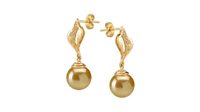View Ohrringe mit goldenen Südsee-Perlen collection