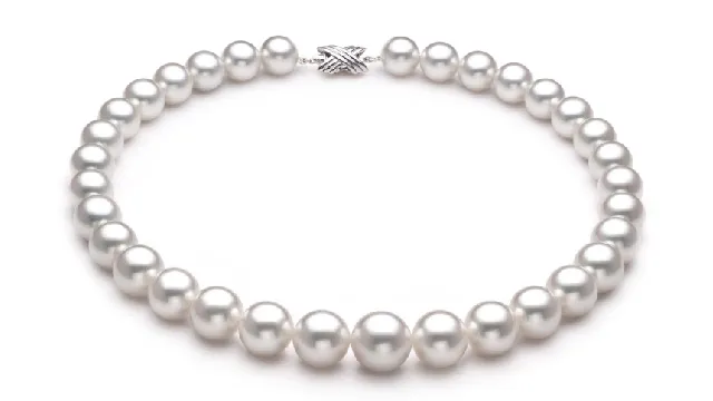 View Halskette aus weißen Südsee-Perlen collection